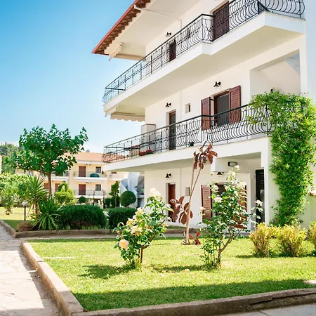 Nárciso, Elegant Living *