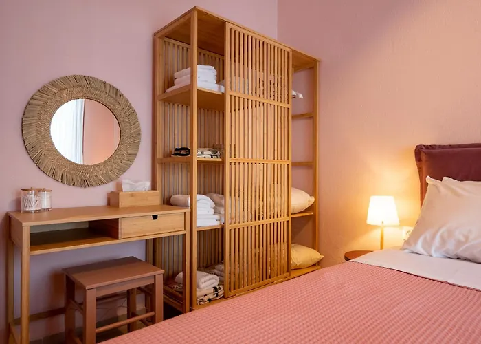 Nárciso, Elegant Living