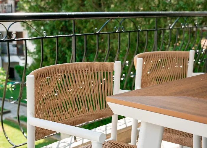 Nárciso, Elegant Living