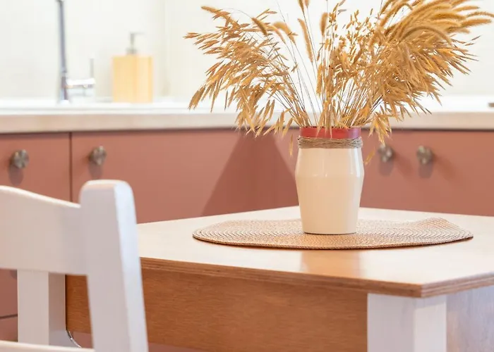 Nárciso, Elegant Living *