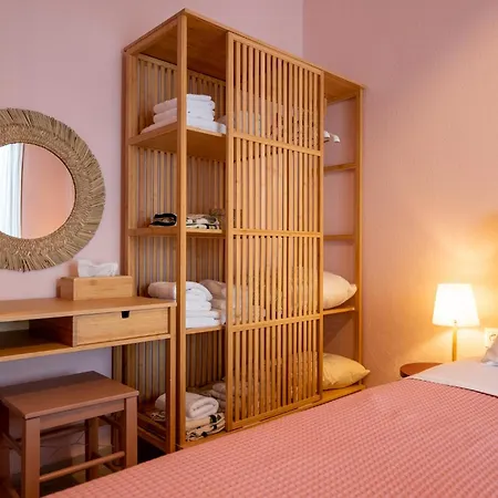 Narciso, Elegant Living