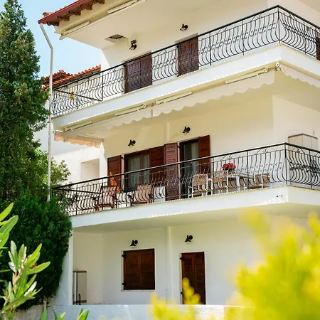 Narciso, Elegant Living