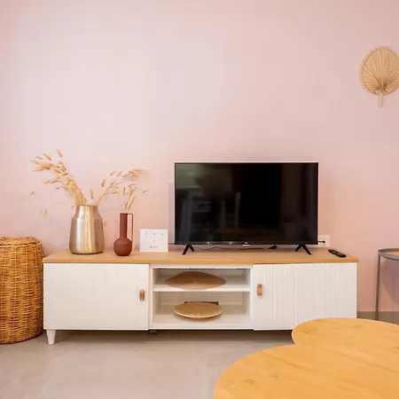 Narciso, Elegant Living *