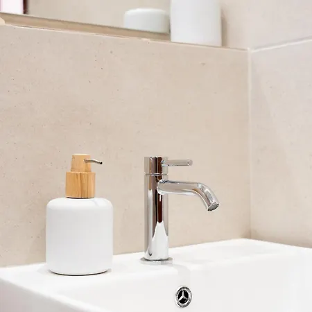 Narciso, Elegant Living *